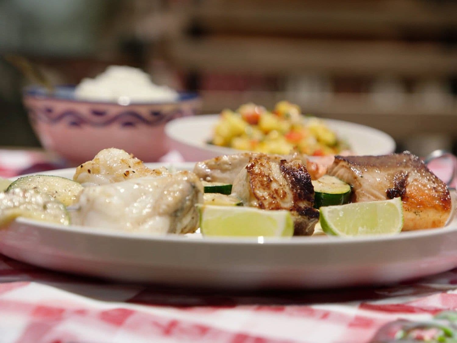 Visbrochettes met mango en rijst