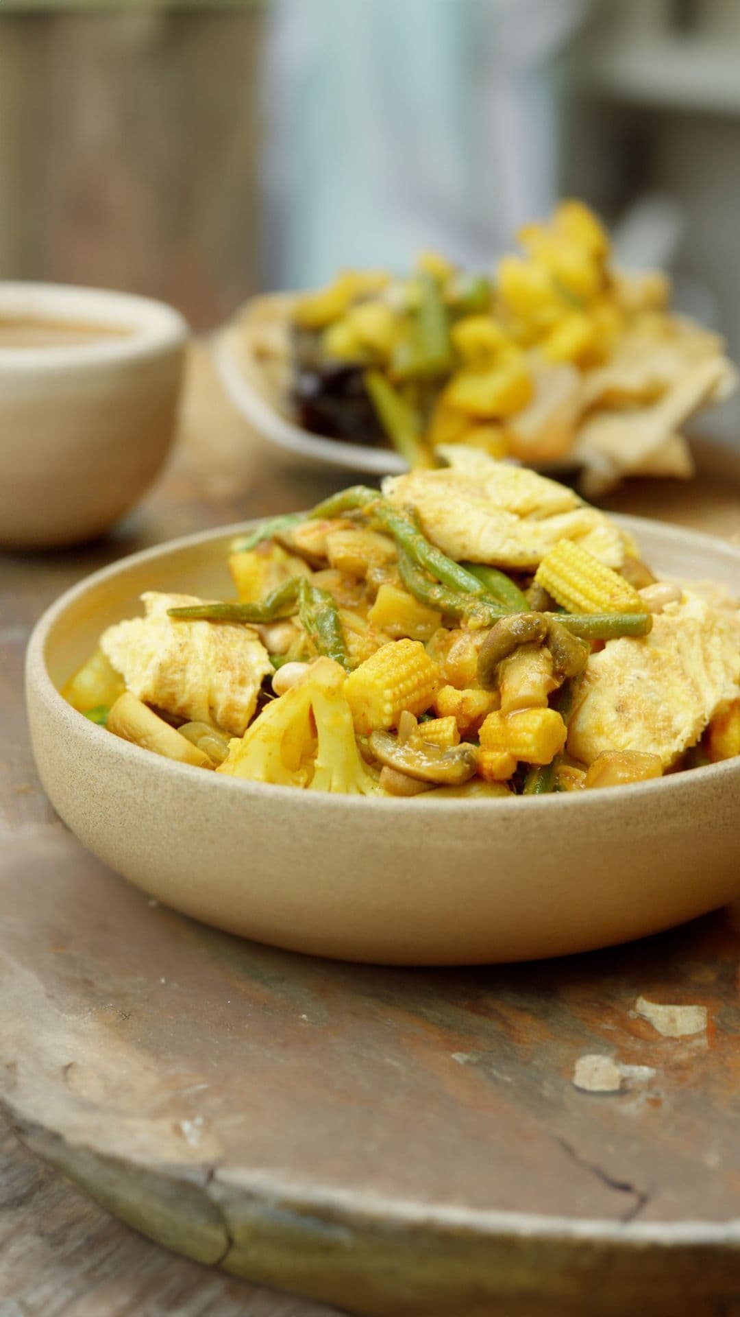 Groentecurry met noedels en omelet