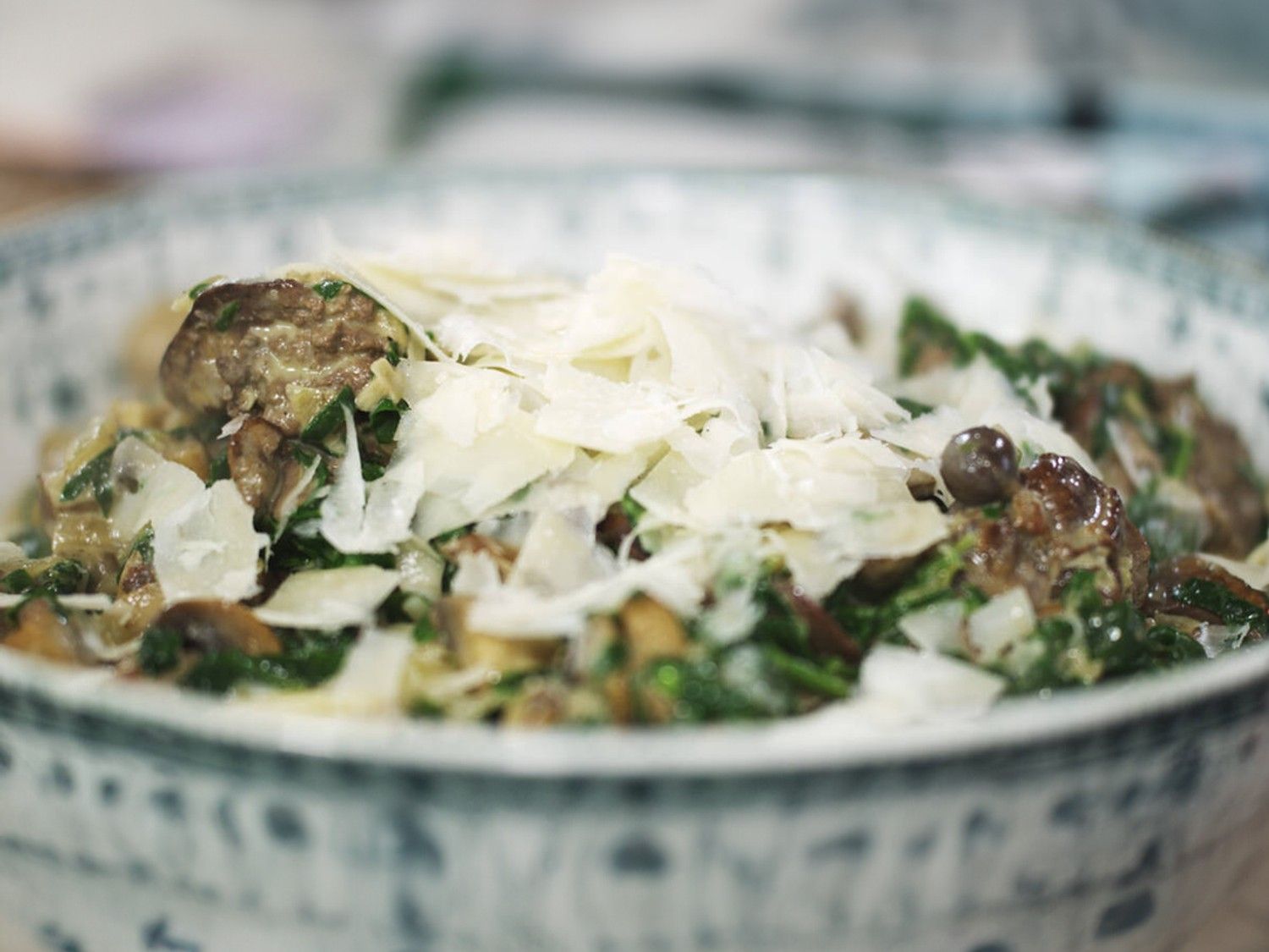 Linguini met kippenlevers en paddenstoelen
