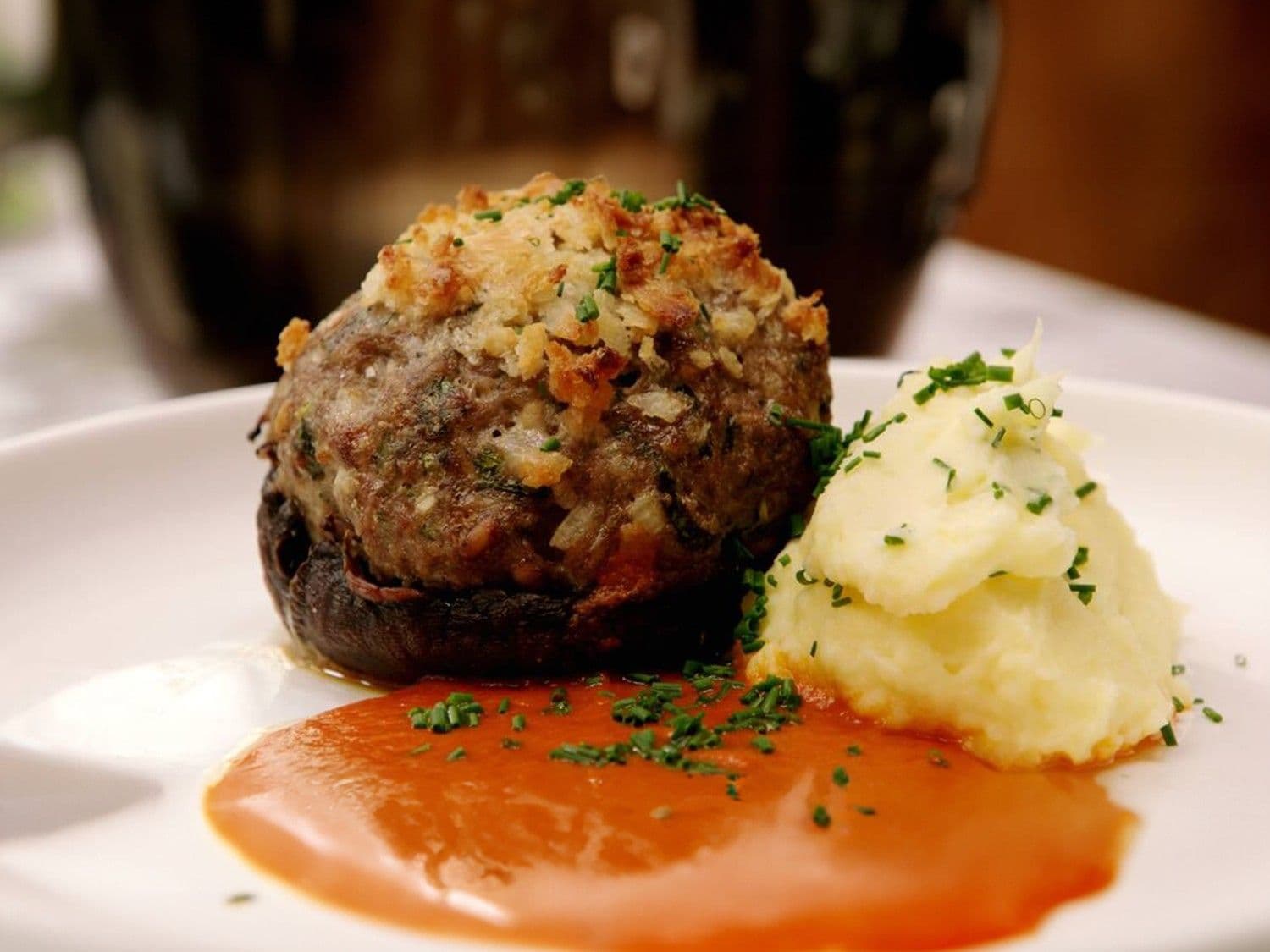 Gevulde portobello’s met tomatensaus en puree
