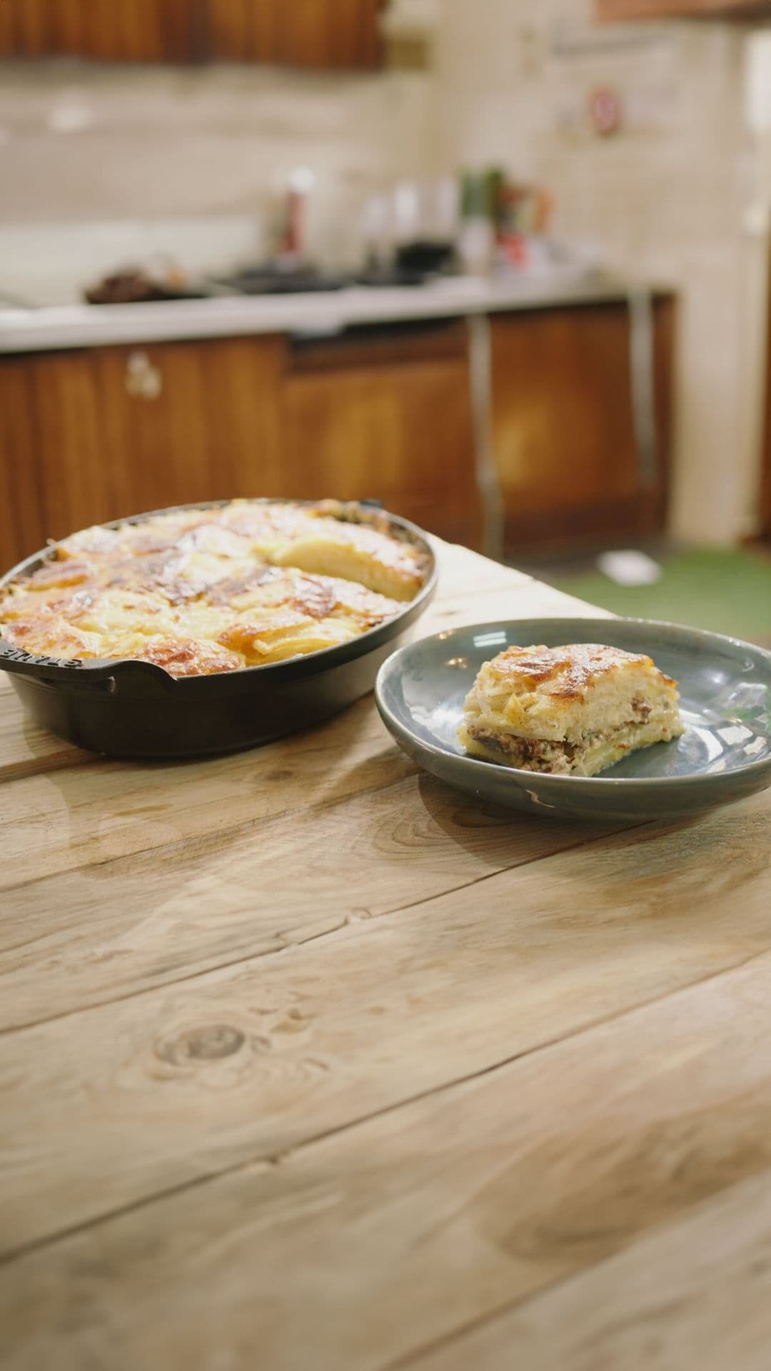 Aardappelgratin met lamsgehakt en witte kool