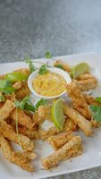 Fritters van kikkererwtenbloem met mangodip (thumbnail)