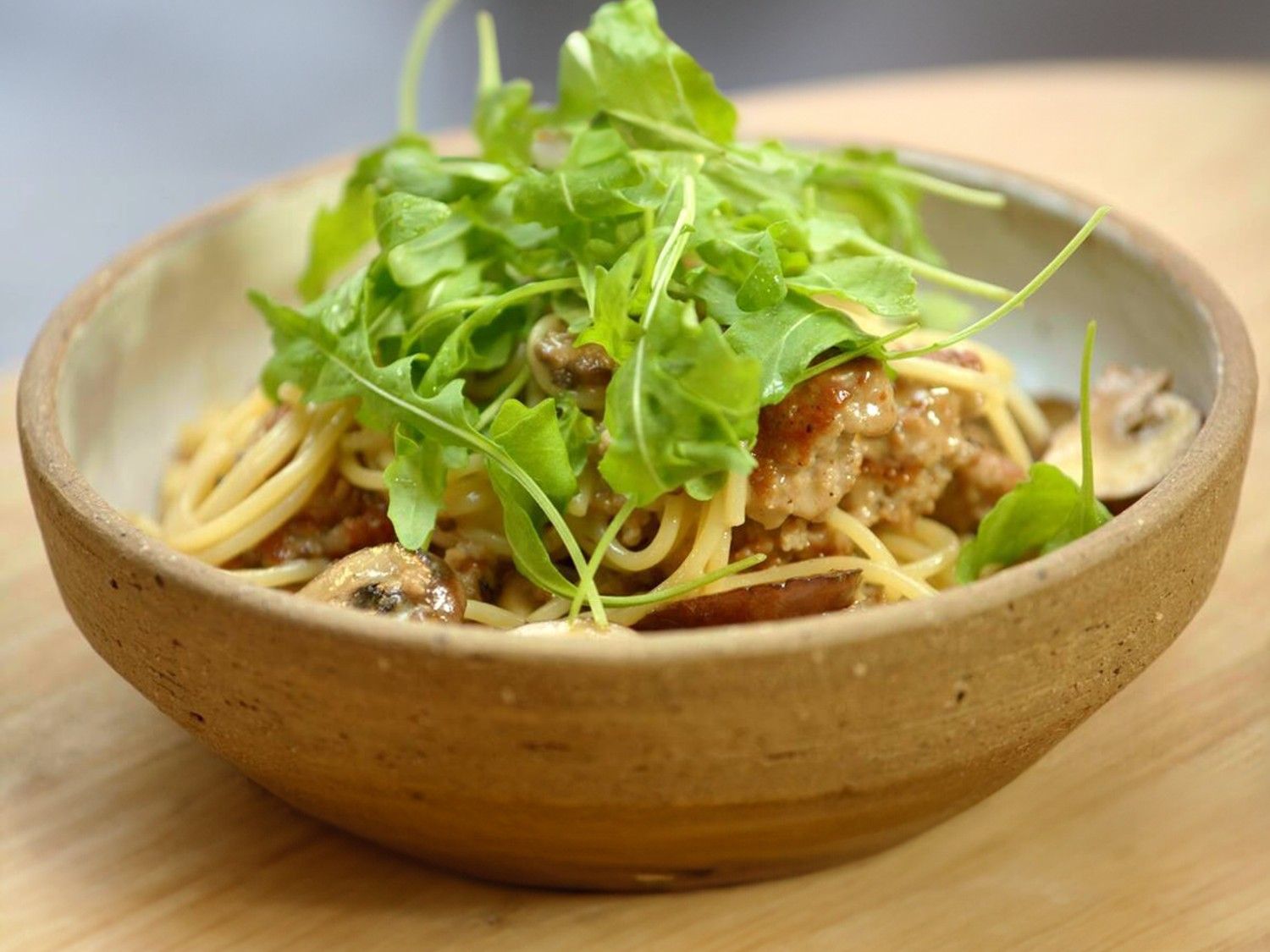 Pasta met gehakt, champignons en parmezaan