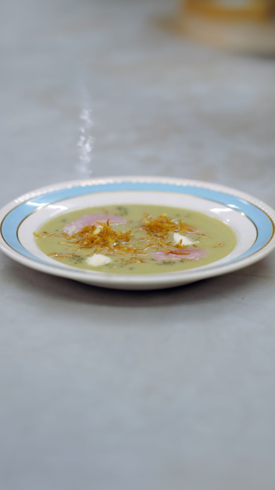 Aardappel-preisoep met taleggio