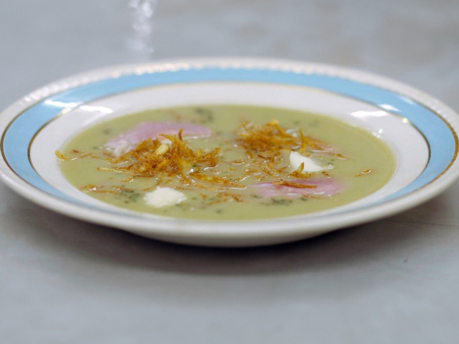 Aardappel-preisoep met taleggio