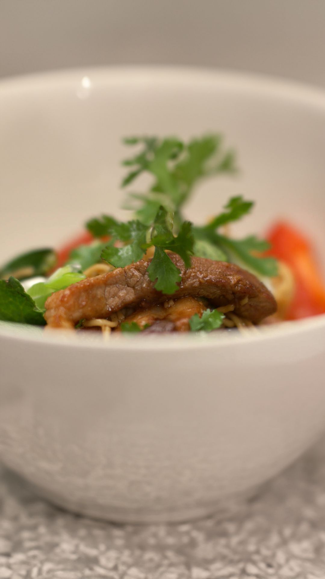 Wok met varkensreepjes en noedels