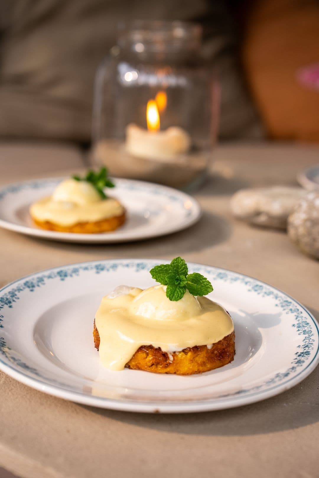 Gemarineerde ananas met vanille-ijs en sabayon van piña colada