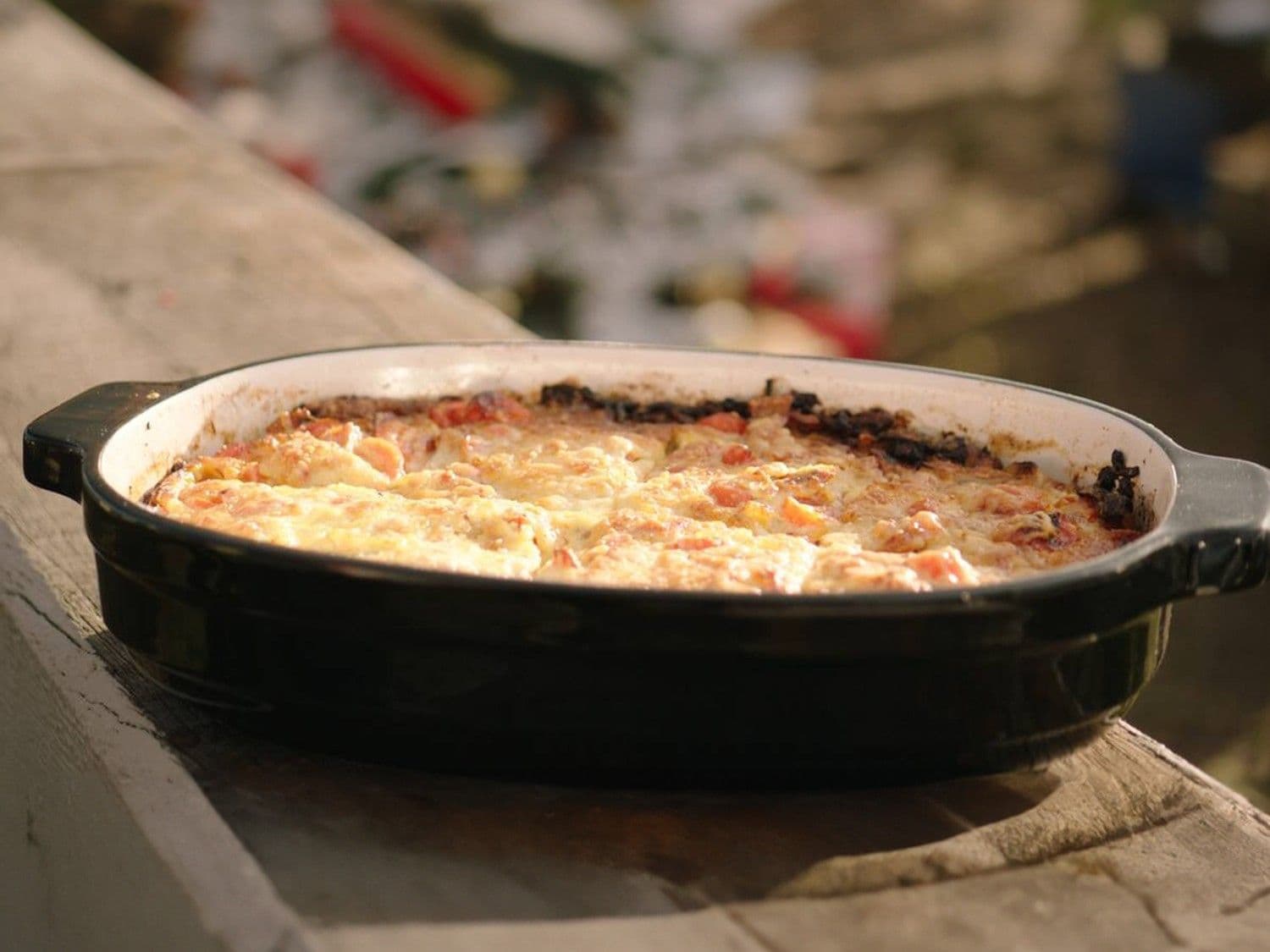 Omelet met worstjes, spinazie en kaas & omelet met tomaat, spek en kaas