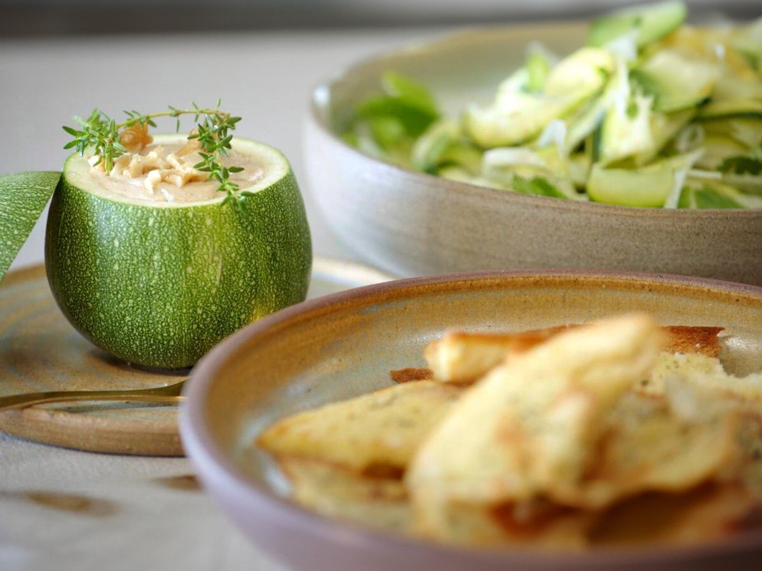 Courgettehummus met krokante pitabroodjes