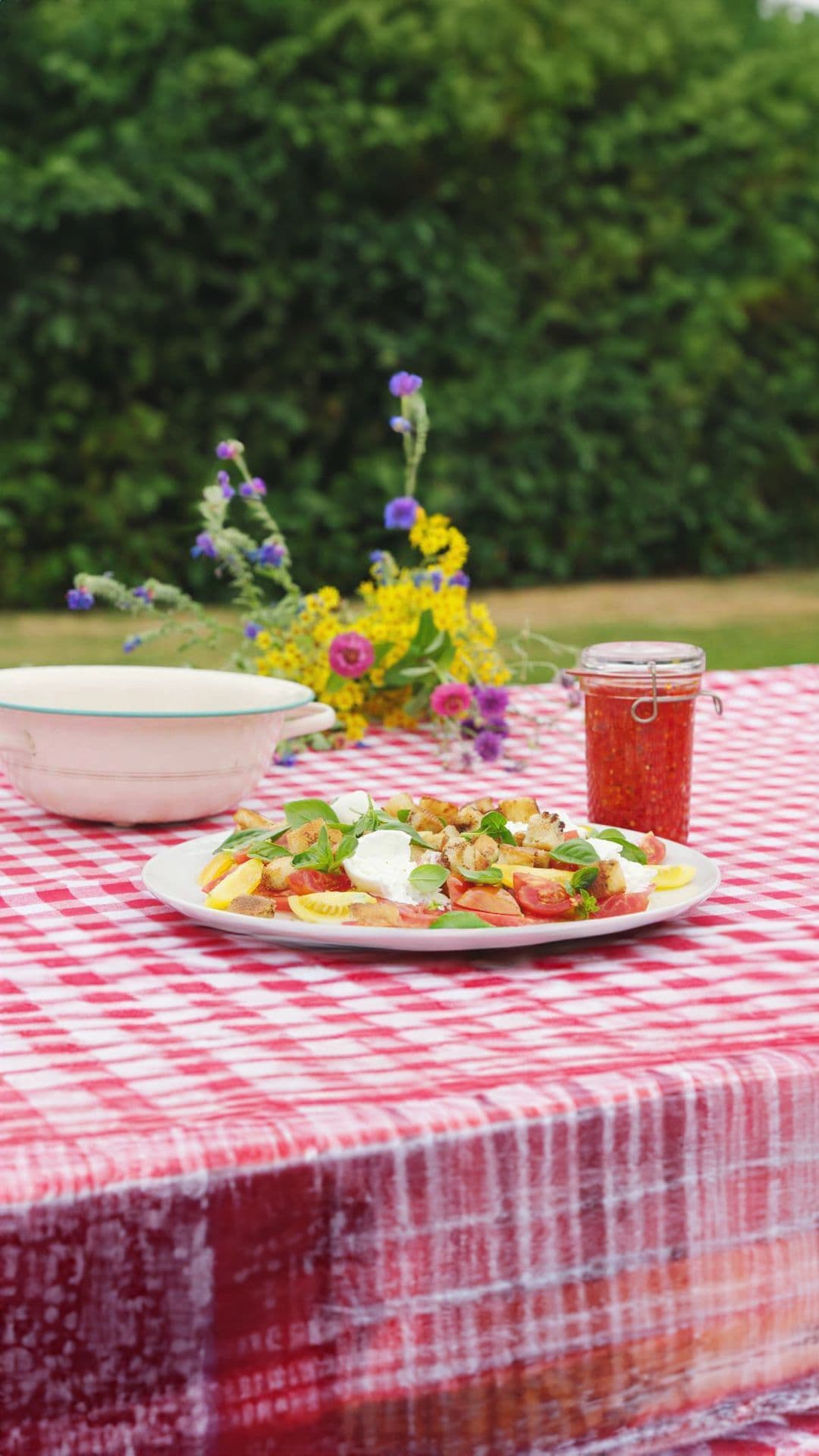 Carpaccio van tomaat met burrata en zelfgemaakte chutney