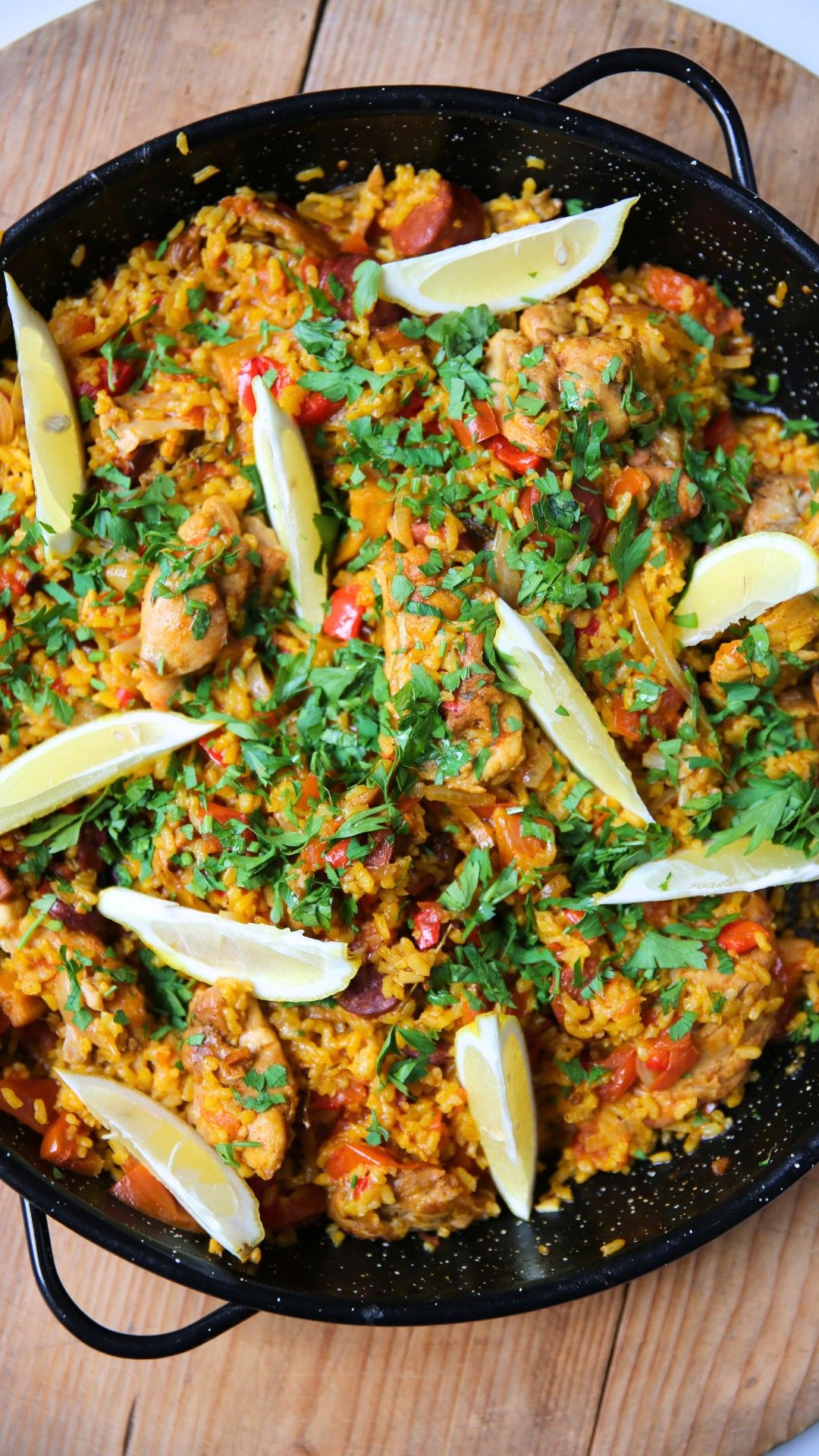 Paella met kip, chorizo en oesterzwammen