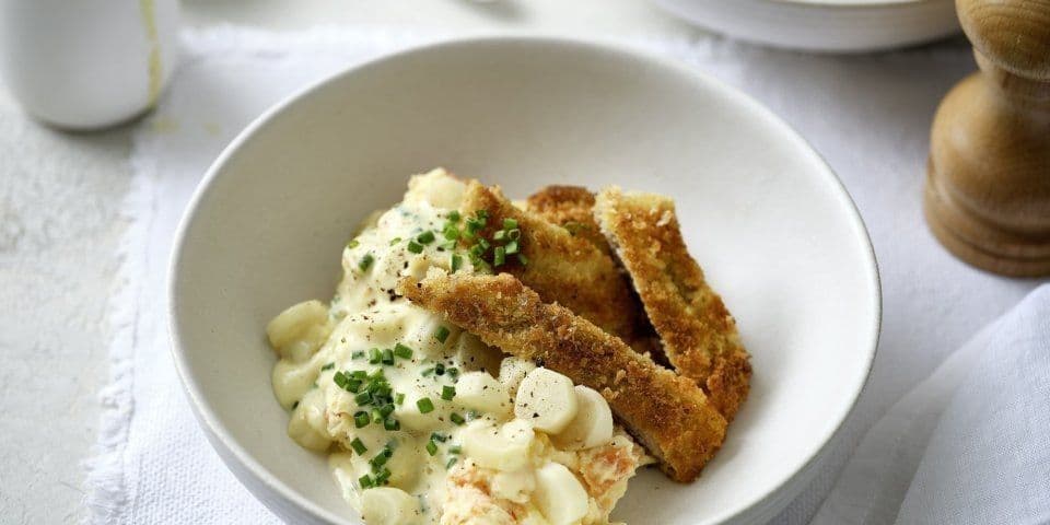 Schnitzel met wortelpuree, schorseneren en mosterdsaus