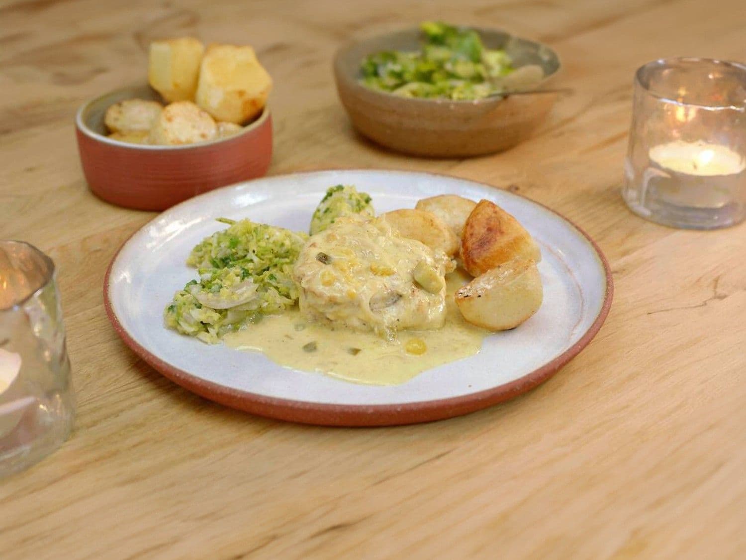 Zeeduivel cross and blackwell met groene kool en gebakken aardappelen