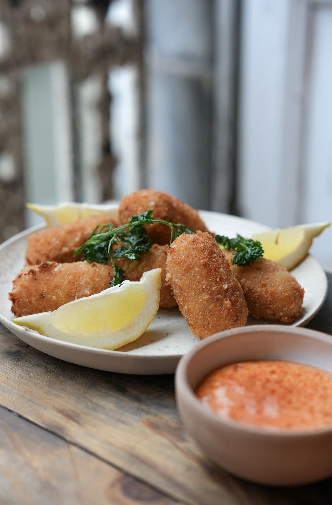 Hamkroketjes met pimiento del piquillo-aioli
