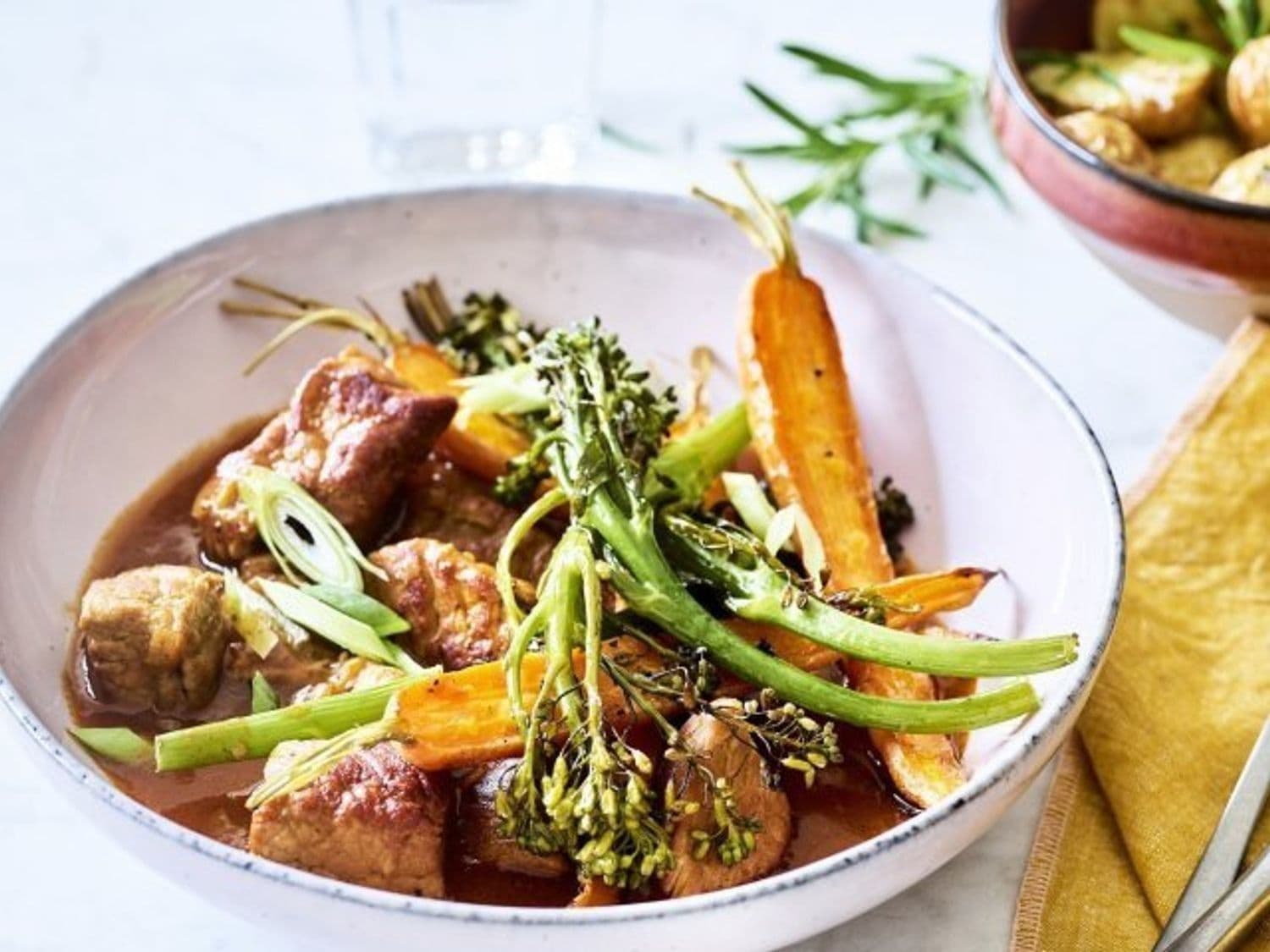 Stoofpotje van kalfsvlees in tomatensaus