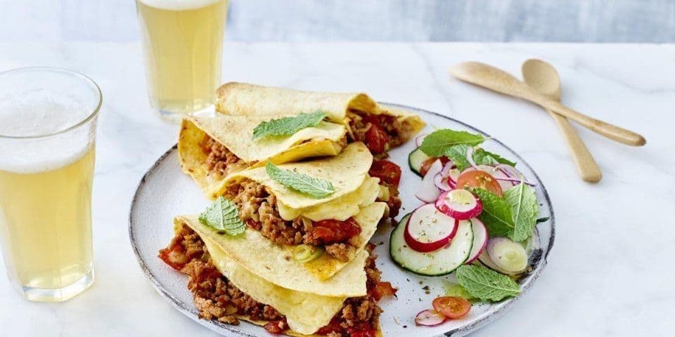 Quesadilla met gehakt en een fris groenteslaatje