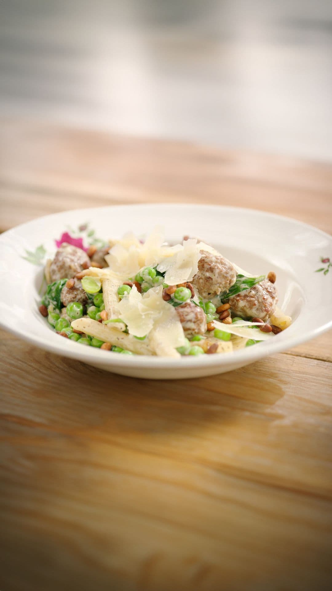 Pasta primavera met varkensgehaktballetjes