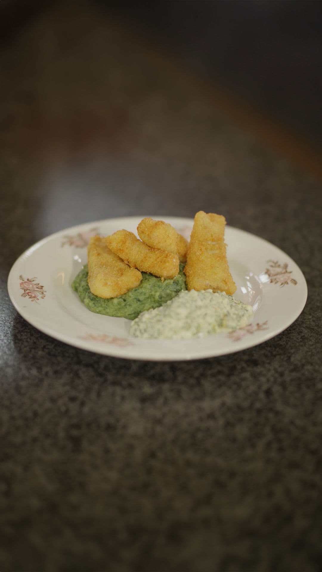 Fish sticks met tartaarsaus en spinaziepuree