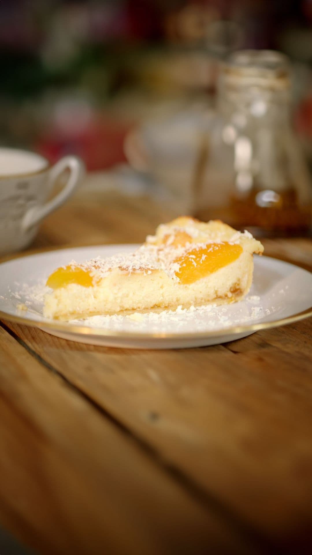 Griesmeeltaart met abrikozen en witte chocolade