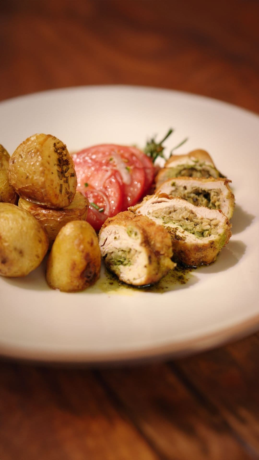 Parelhoen 'Kiev' met gebakken aardappelen