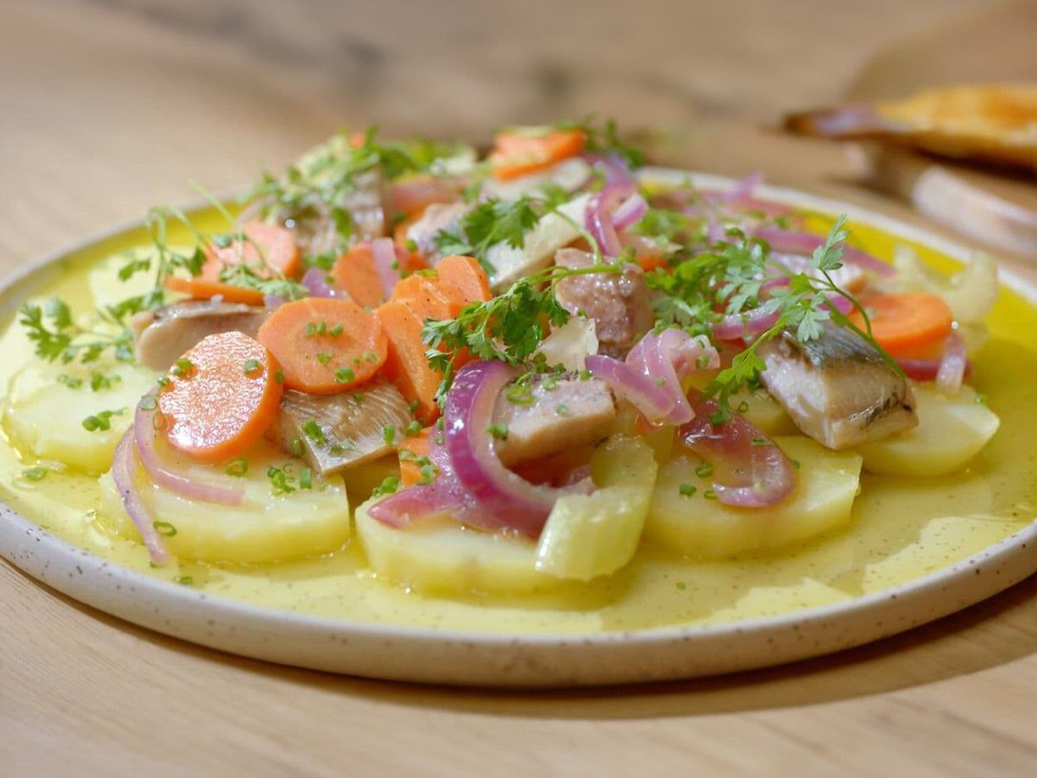 Haring met olijfolie, aardappel en ui