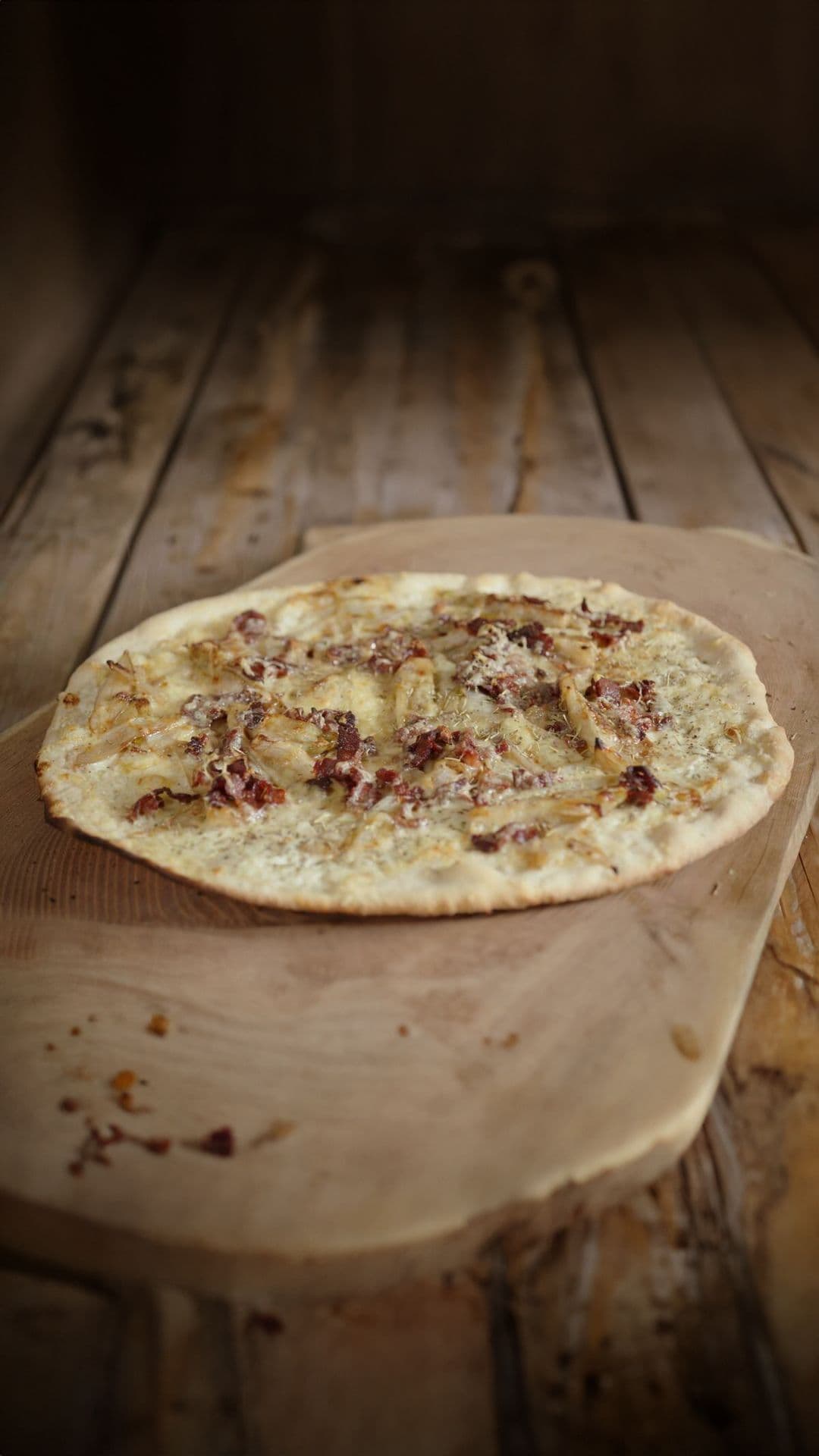 Flammkuchen met witloof, spekjes en Belgische kaas