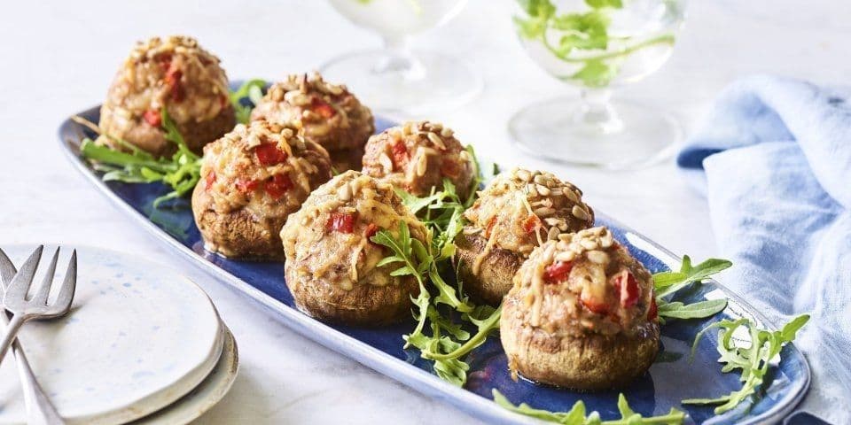Gevulde champignons met gehakt, paprika en zonnebloempitten