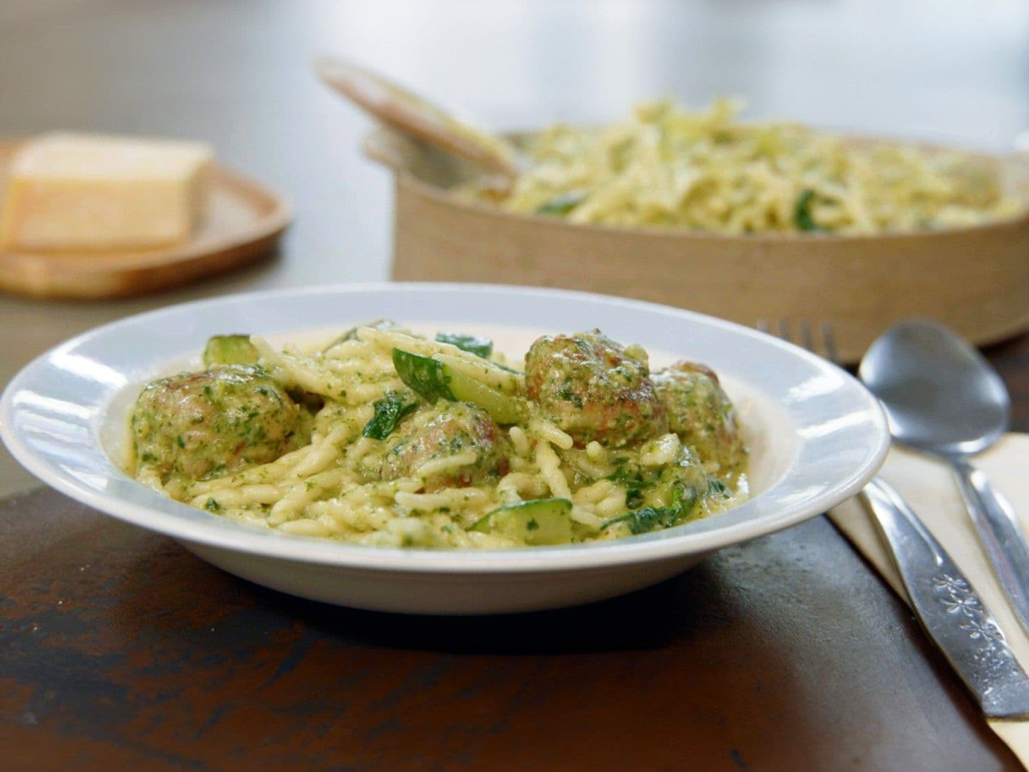 Trofie met courgettepesto en salsicciaballetjes