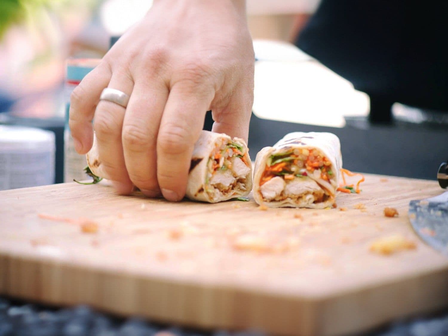 Wrap met krokante kip en Thaise salade