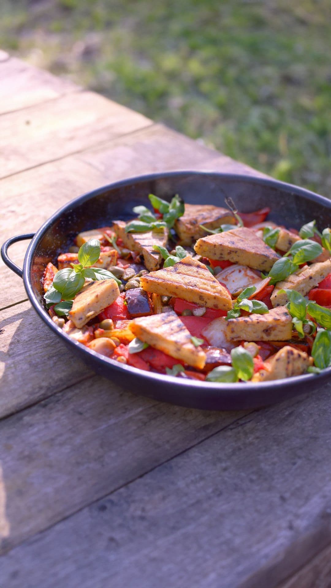 Polenta op de barbecue met caponata