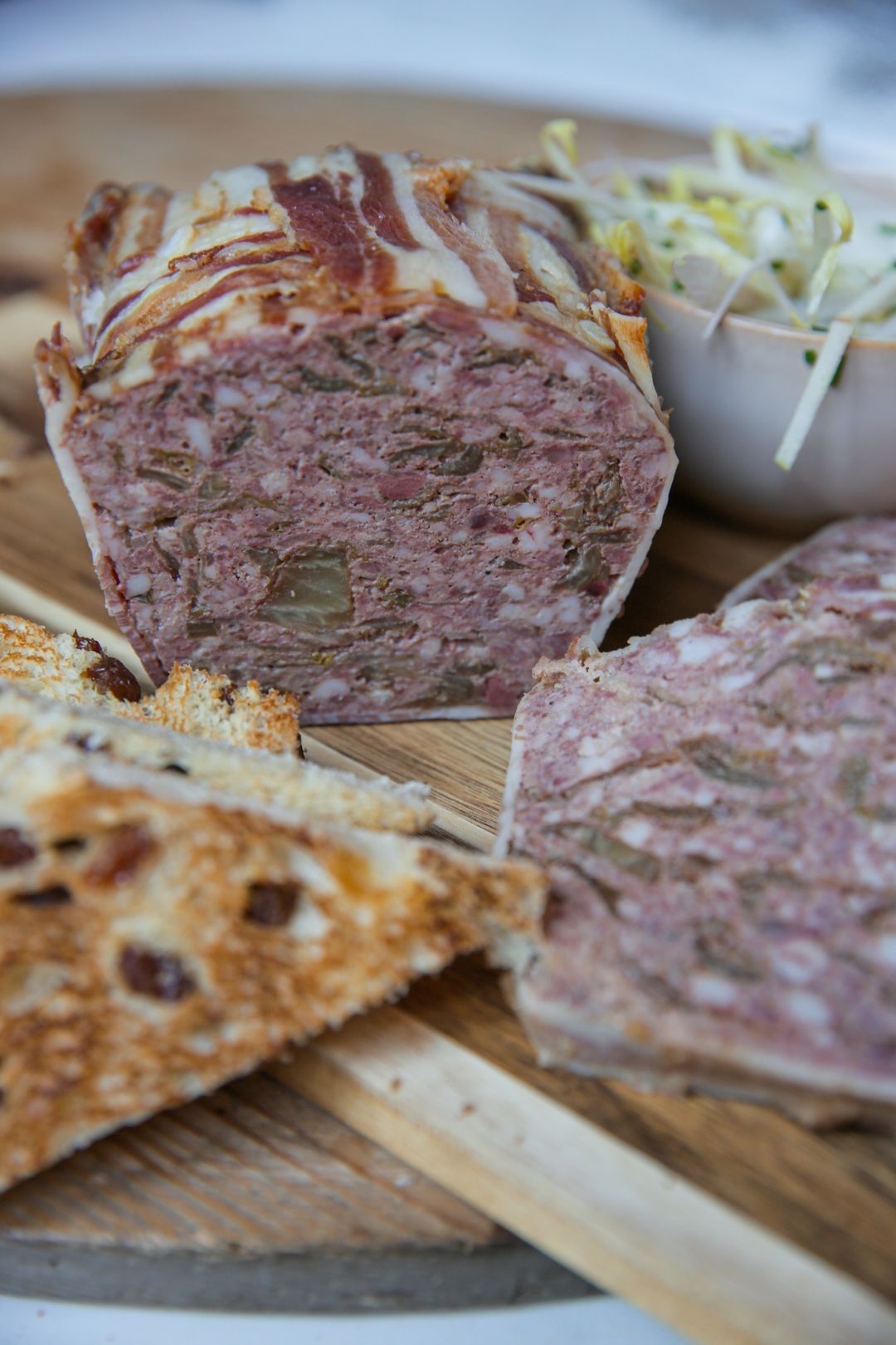 Boerenpaté met gekonfijt witloof en witloofsla met appel
