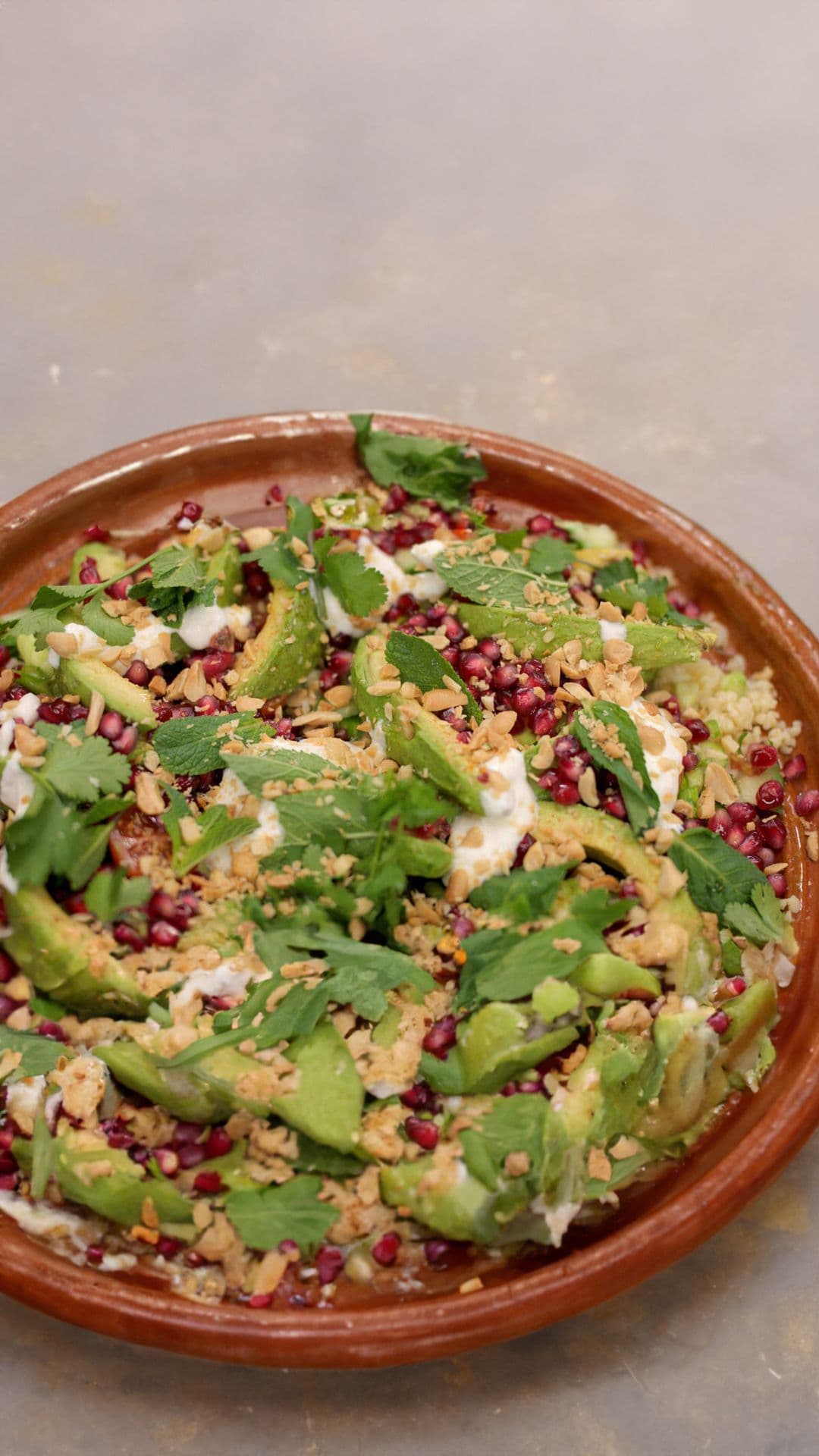 Bulgursalade met groenten en granaatappel