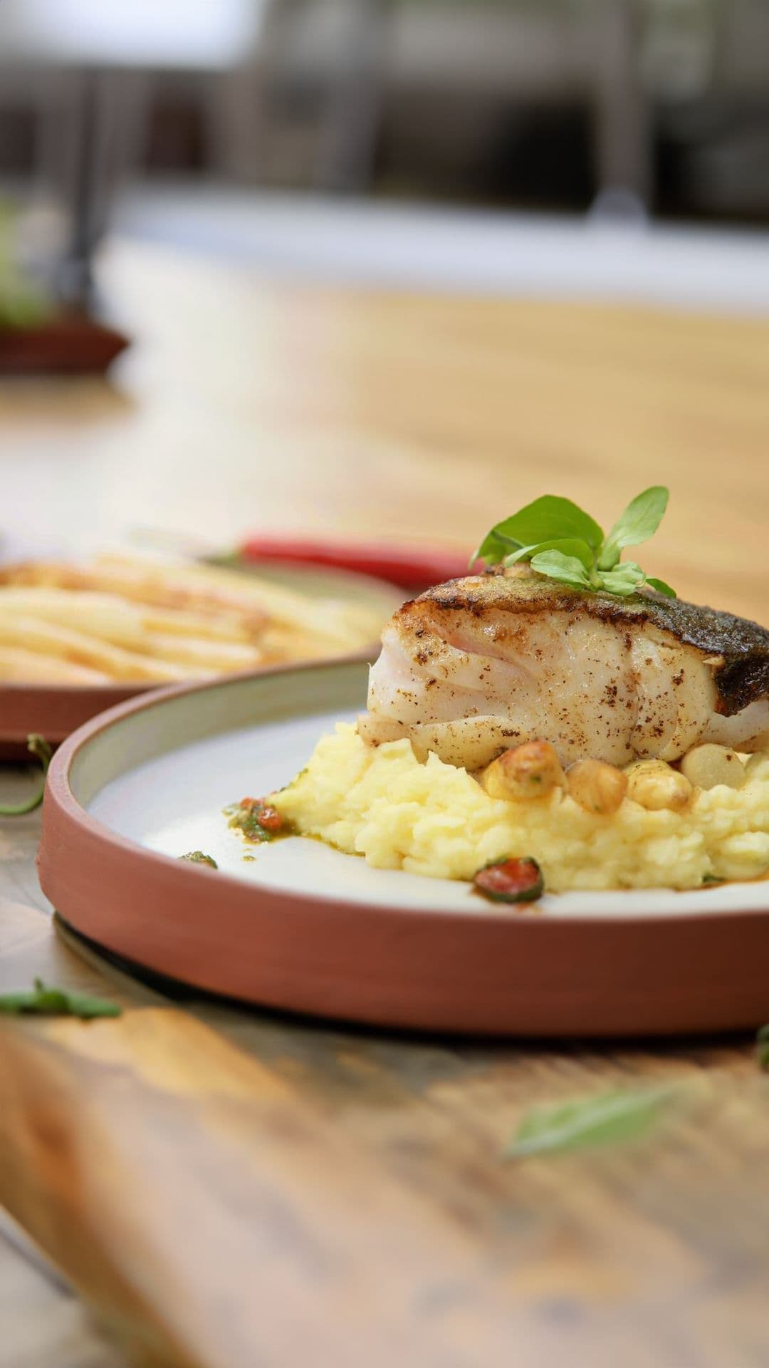 Kabeljauw met chimichurri, lookmousseline en gebakken asperges