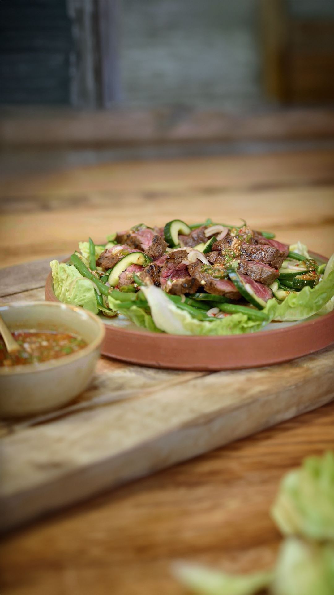 Crying tiger steak met frisse komkommersalade