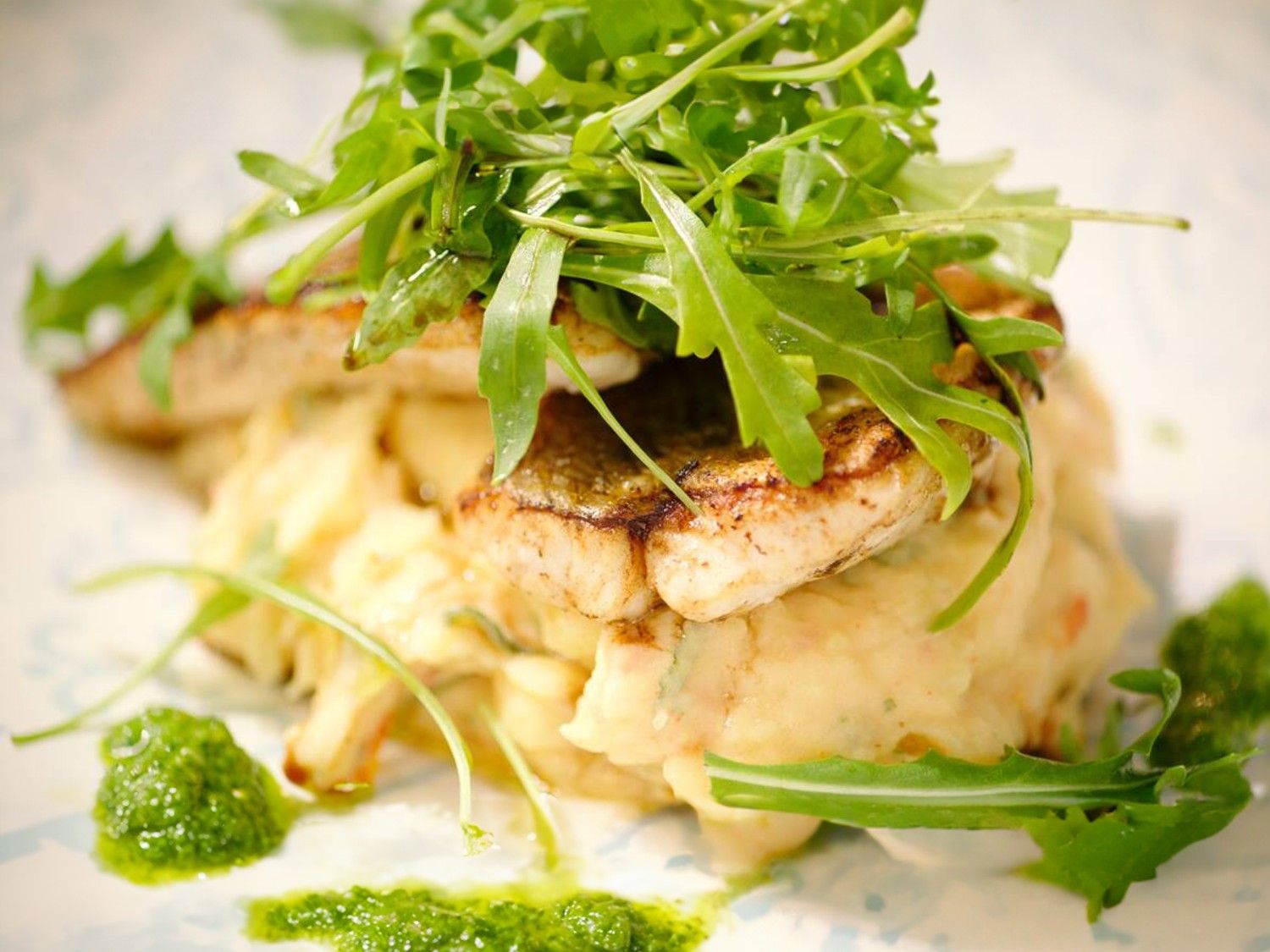 Gebakken pieterman met puree van zongedroogde tomaten en pesto