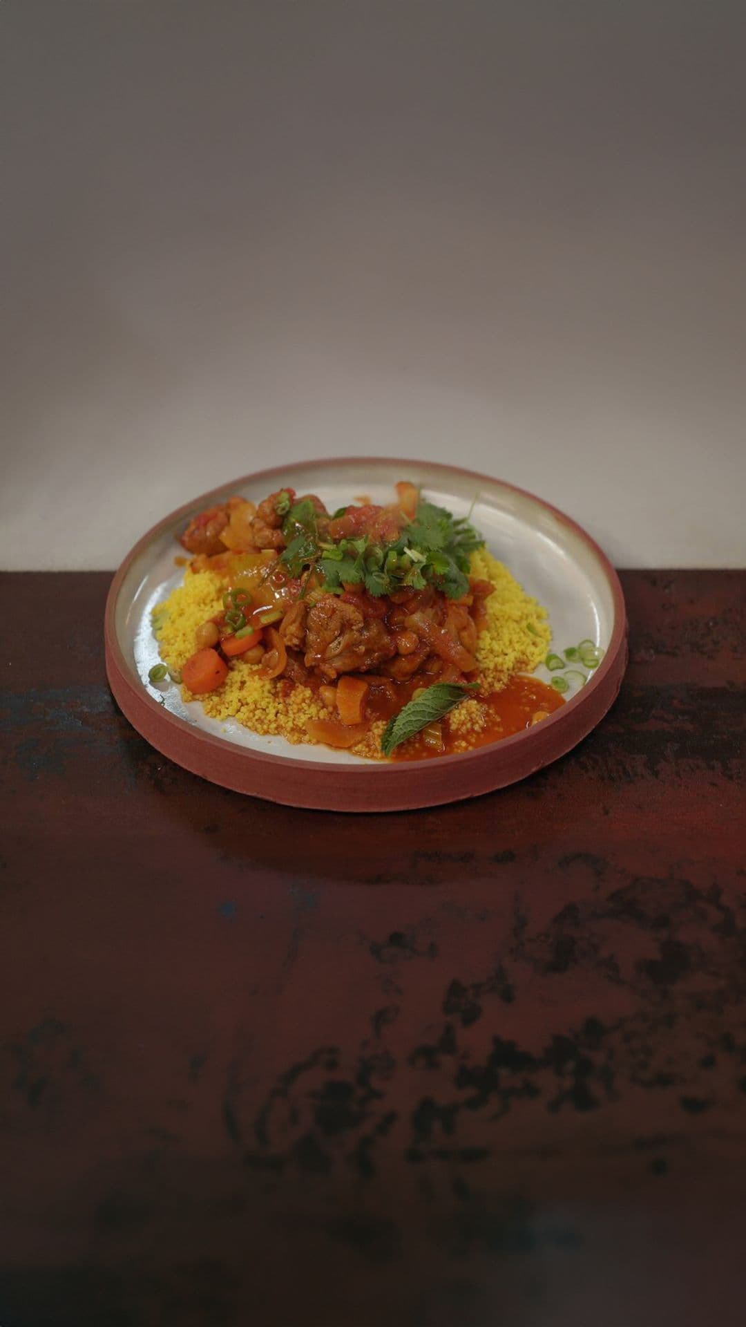 Tajine met lamsvlees, abrikozen en couscous