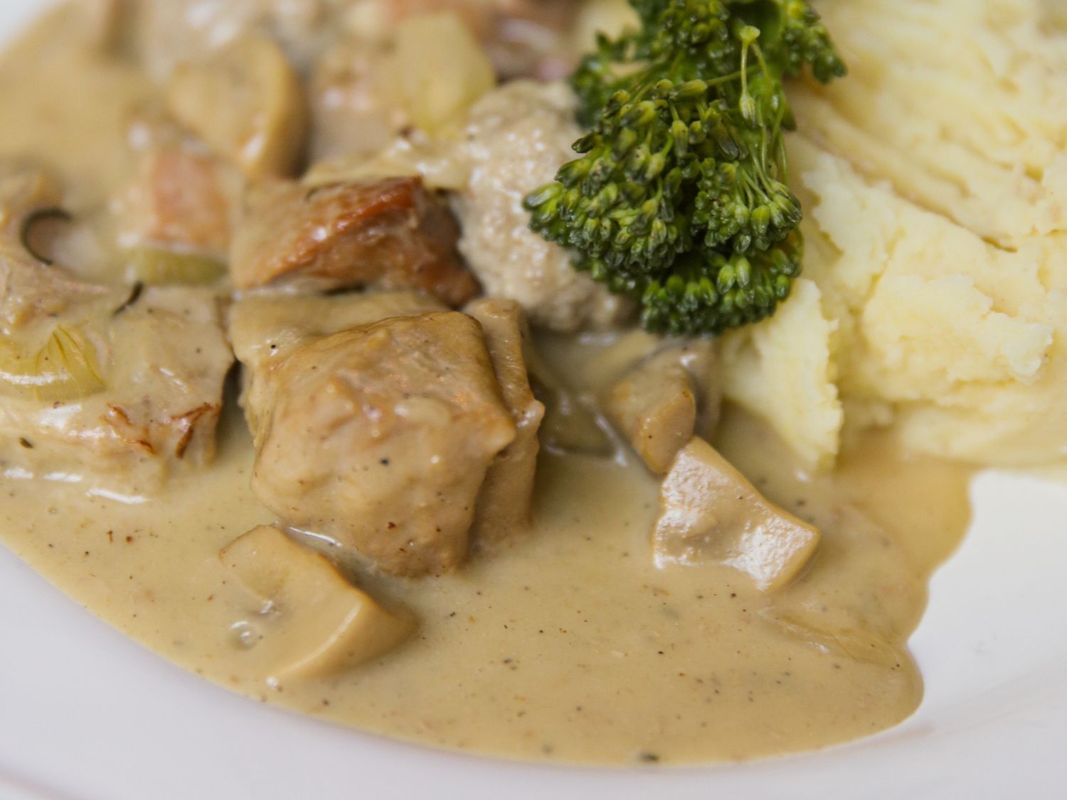 Kalfsblanquette met puree en bimi