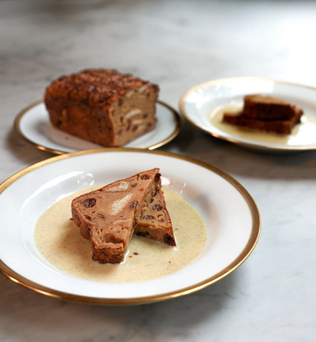 Broodpudding rum raisin met vanillesaus