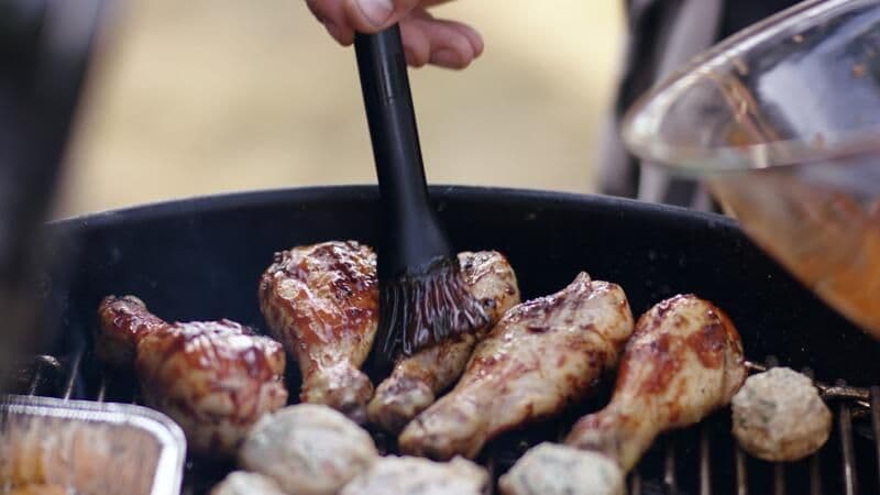 Kippenboutjes,gevulde champignons en inktvis op de BBQ