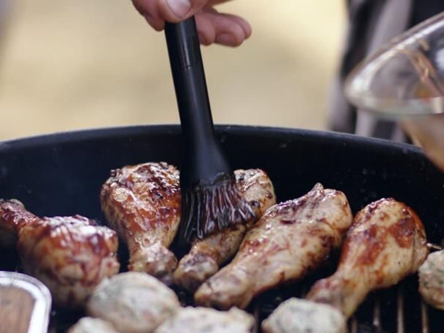 Kippenboutjes,gevulde champignons en inktvis op de BBQ