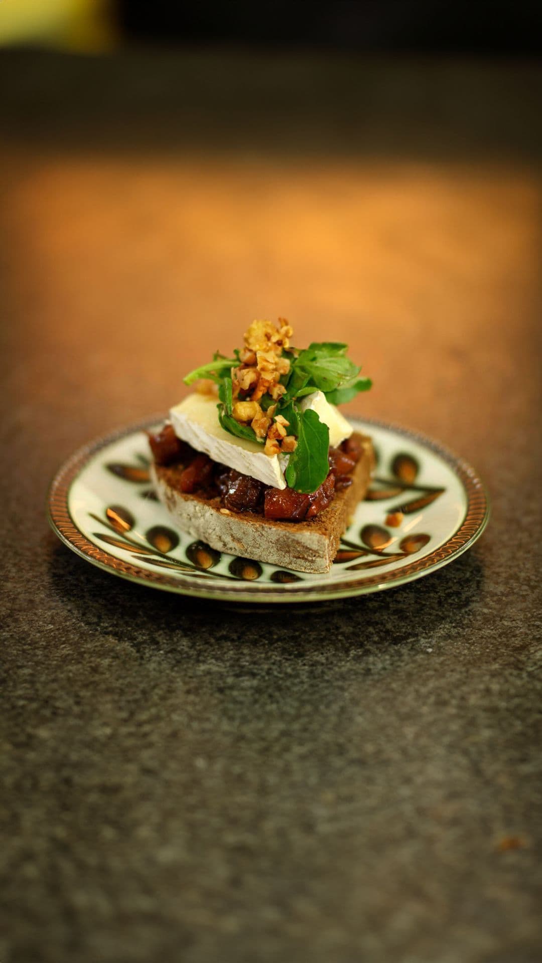 Toast met pickle, brie en waterkers