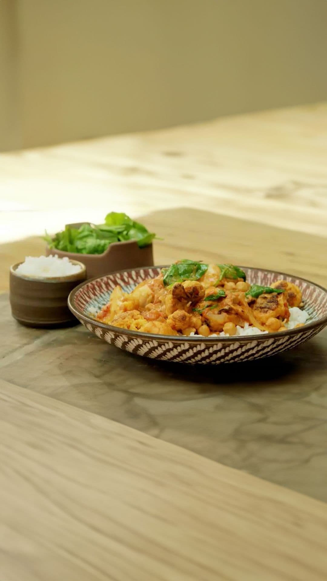 Schelvis in pittige curry met bloemkool en rijst