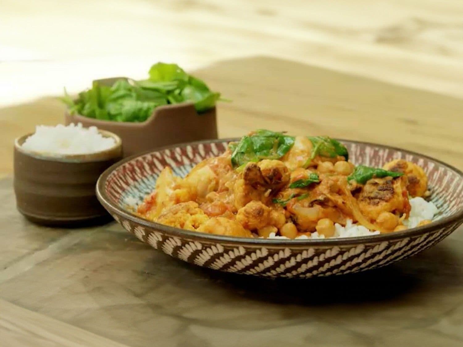 Schelvis in pittige curry met bloemkool en rijst