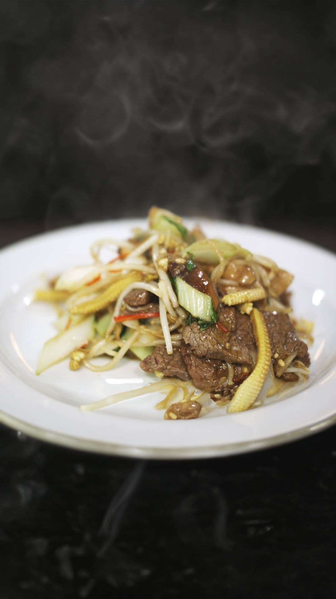 Wok met rundvlees, teriyaki en sesam