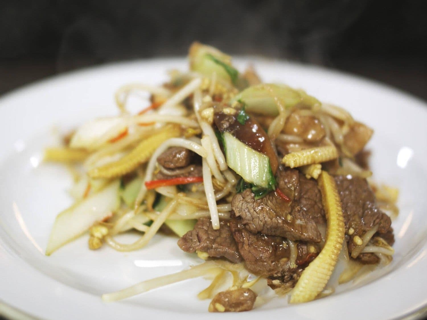 Wok met rundvlees, teriyaki en sesam