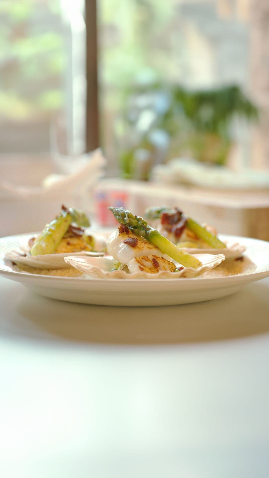 Lamsballetjes met bloemkoolcouscous, taco van parmezaan met rundertartaar en kabeljauw met groene asperges