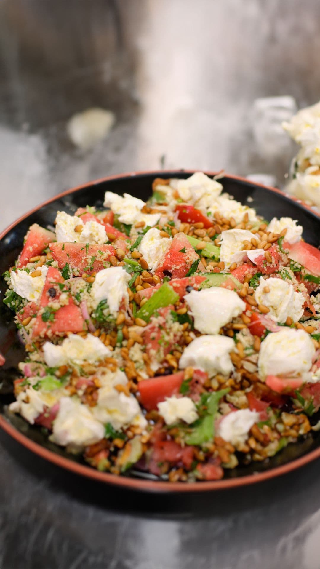 Couscoussalade met groenten, watermeloen en mozzarella
