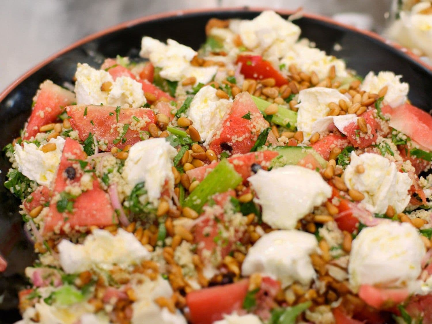 Couscoussalade met groenten, watermeloen en mozzarella