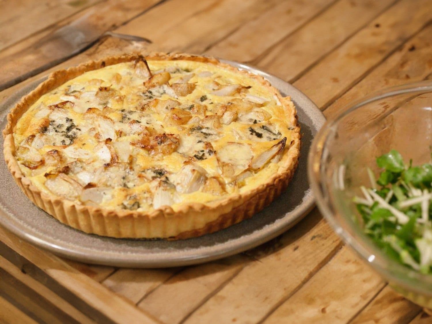 Quiche met roquefort, appel en witloof