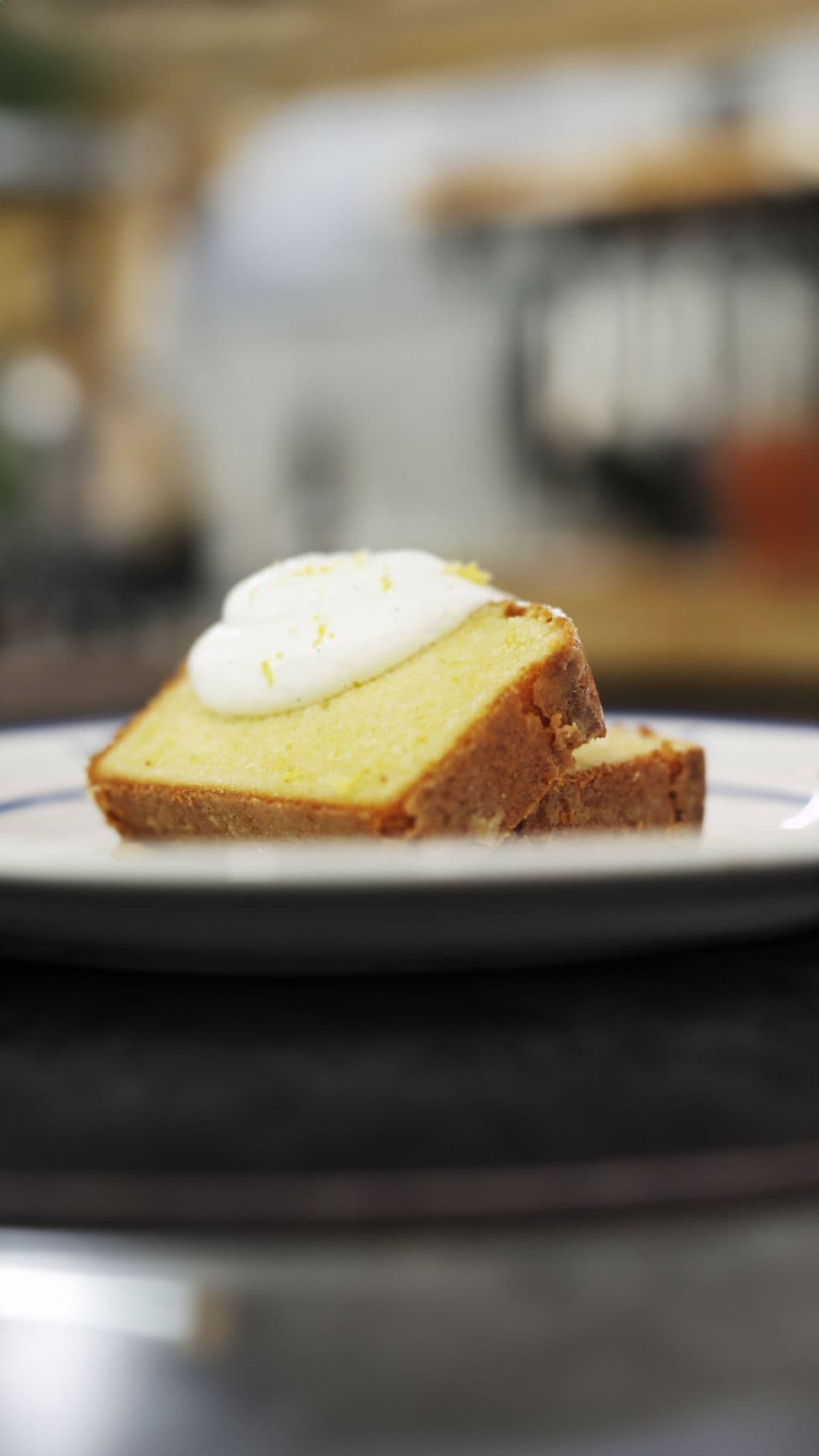 Yoghurtcake met citroen en vanilleroom